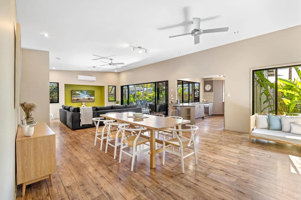 Mudjimba Escape-Pet Friendly, Luxury Villa W/ Pool